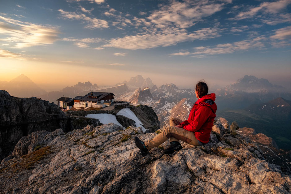 12 Things You Need To Know Before Staying In A Mountain Hut In The Italian Dolomites 6 Sunrise over rifugio Lagazuoi along the Alta Via 1