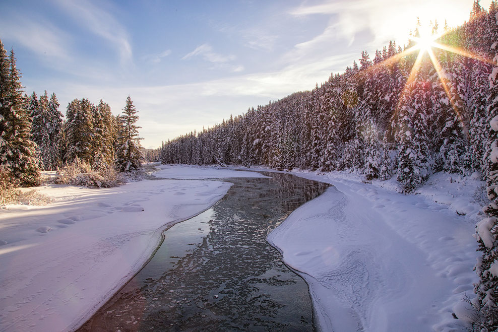 25 Photos That Prove Alberta Is A Winter Wonderland 16 Half frozen Bow River in Lake Louise @InAFaraway_Land
