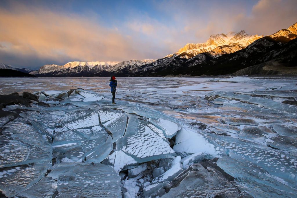 25 Photos That Prove Alberta Is A Winter Wonderland 13 Abraham Lake 4