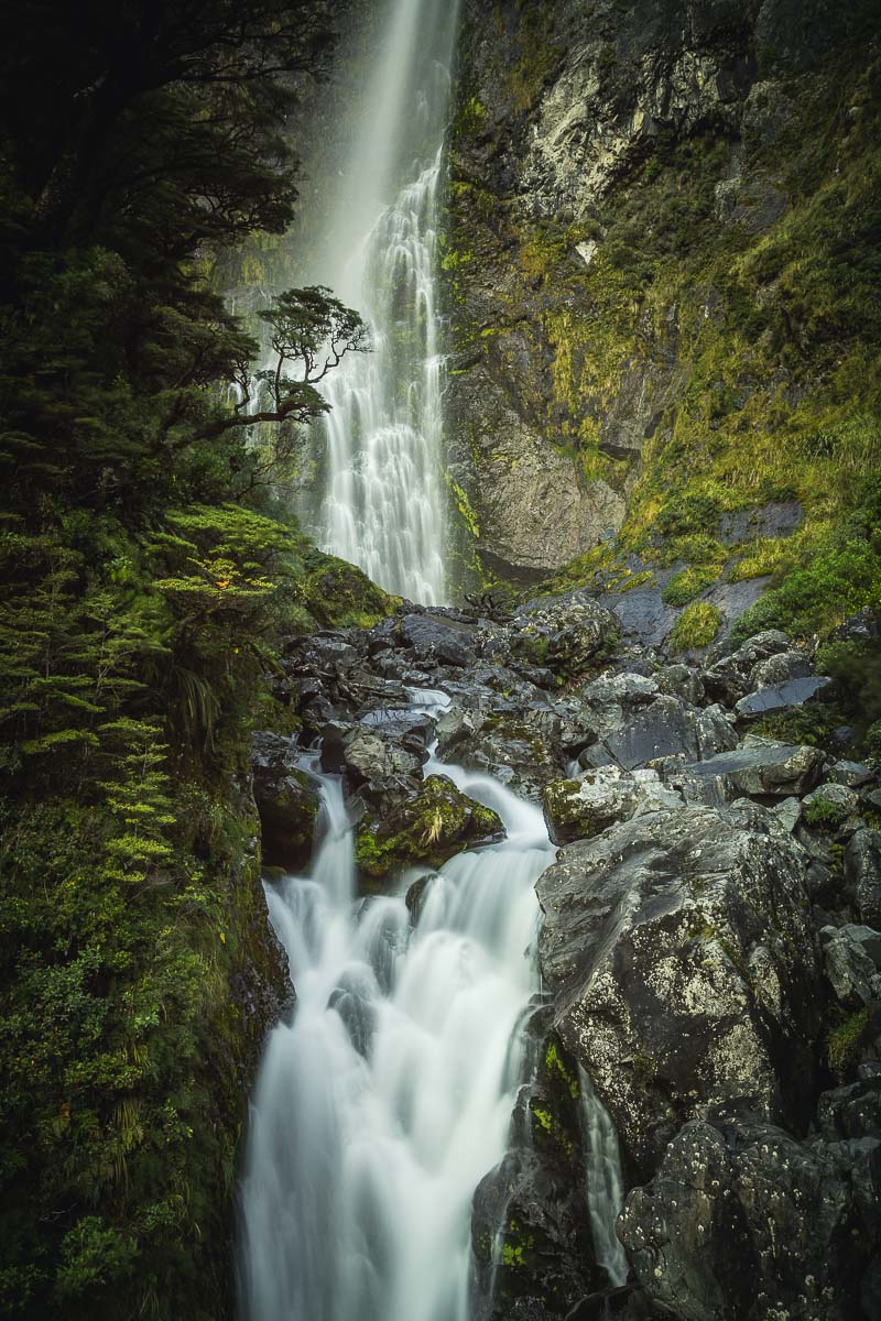 Devils Punchbowl Waterfall 4