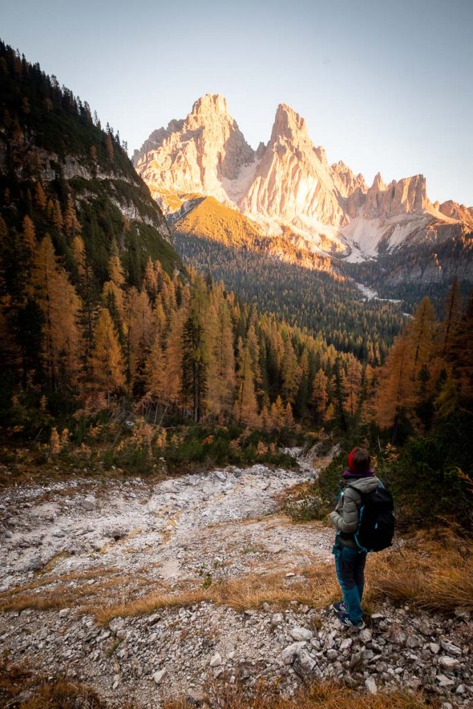 12 Beautiful Fall Photography Locations In The Italian Dolomites 5 Lake Sorapiss Trail 3